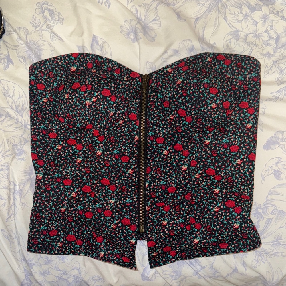 Silence + Noise Floral Zip-Front Tank Top - Black and Red